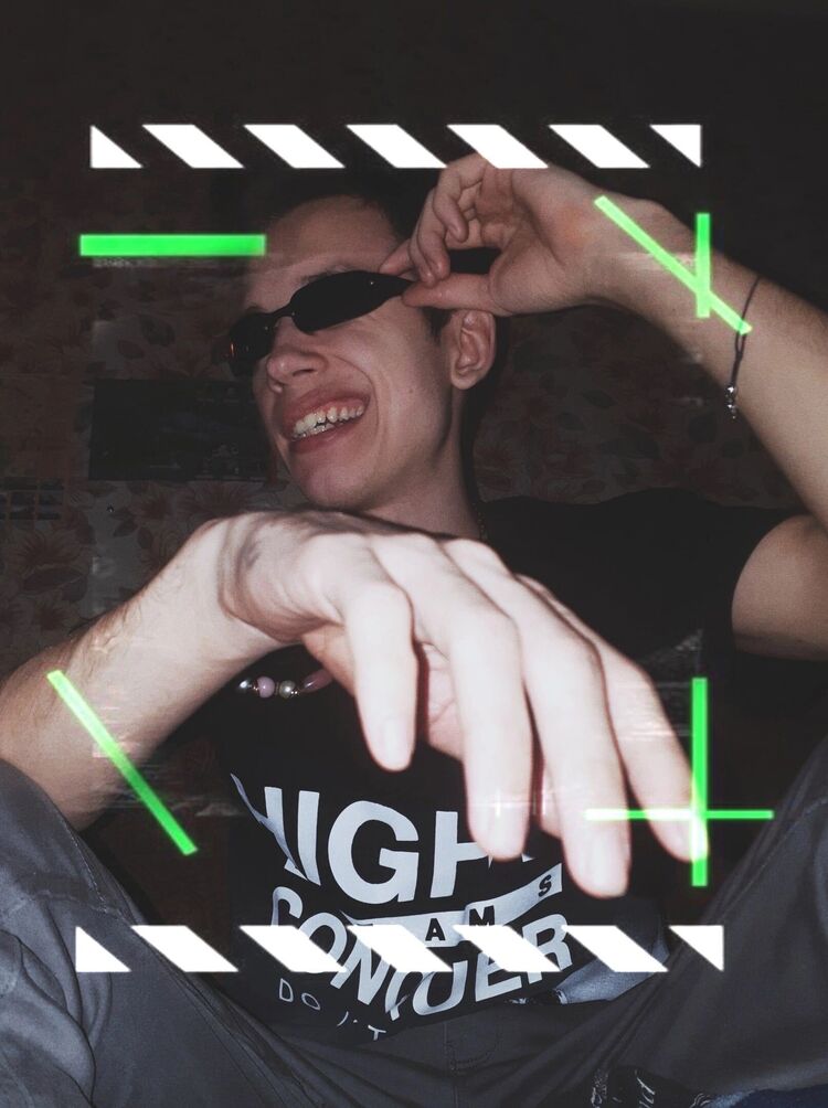  38308317  Ilya, 25 ,    -