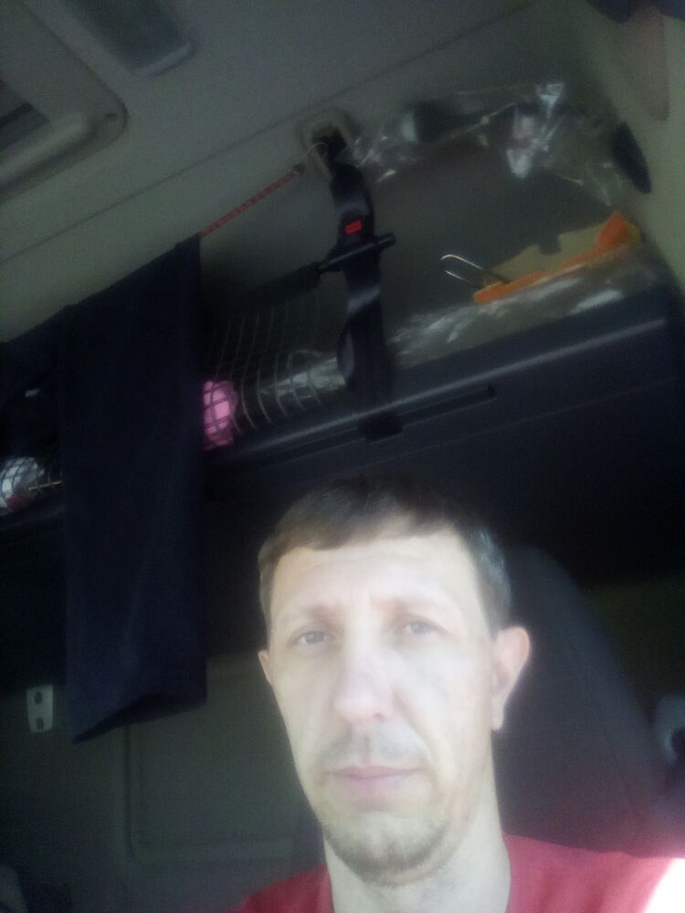  12319837  Viktor, 41 ,     