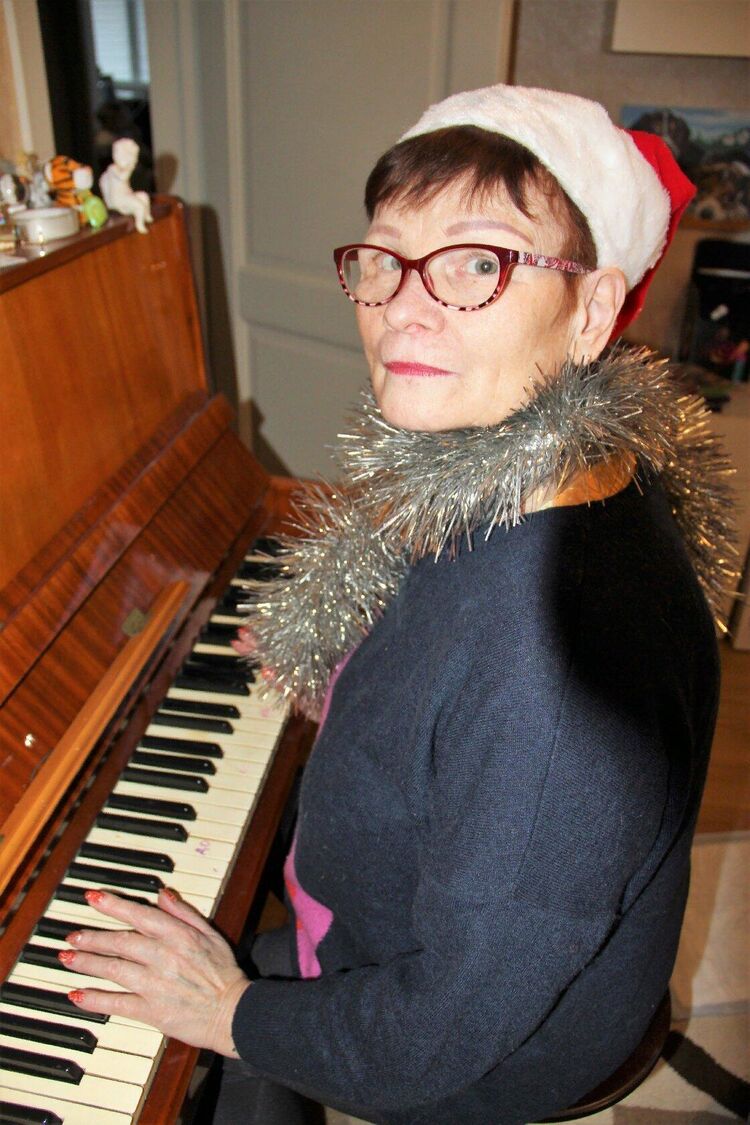  ,   Alevtina, 70 ,   ,   