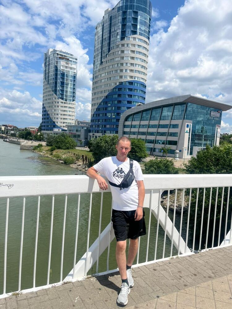  53743687  Konstantin, 36 ,    