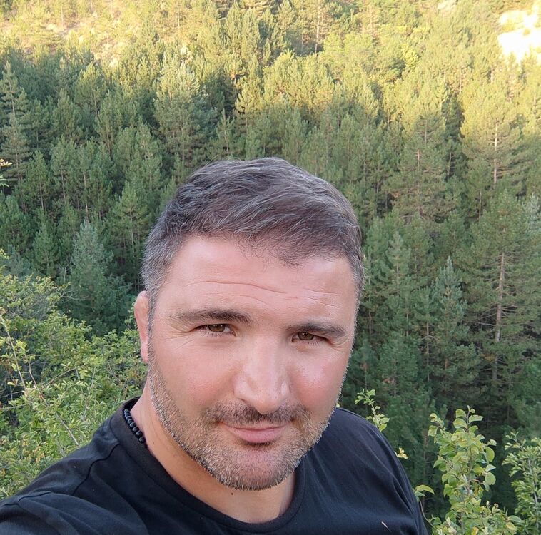  35781467  Aleksi, 42 ,    