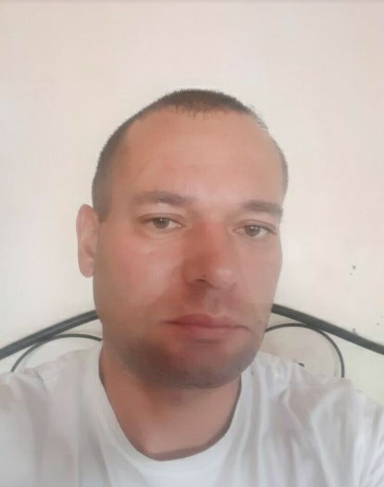  48750737  Rus, 44 ,    