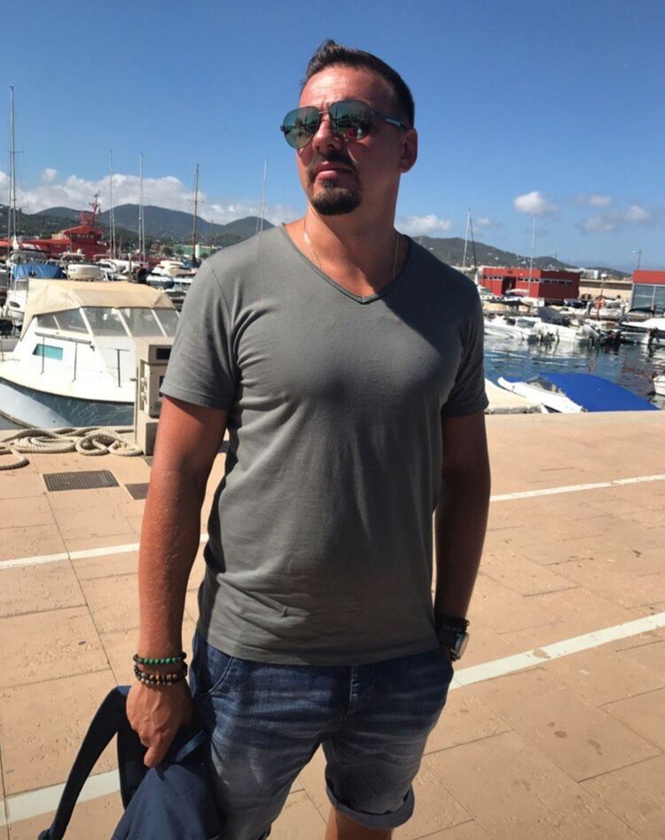  48092177  Stanislav, 40 ,    --