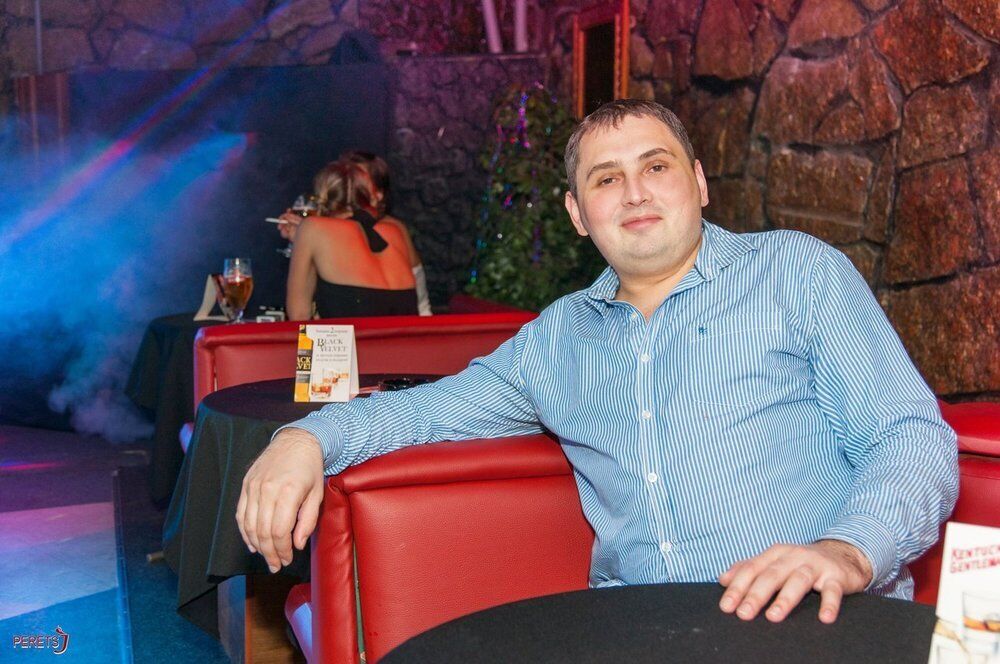  31688237  Alex, 39 ,    