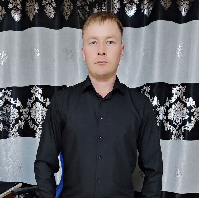  46624057  Viktor, 28 ,    