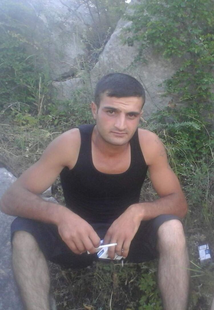  ,   Simon, 29 ,     