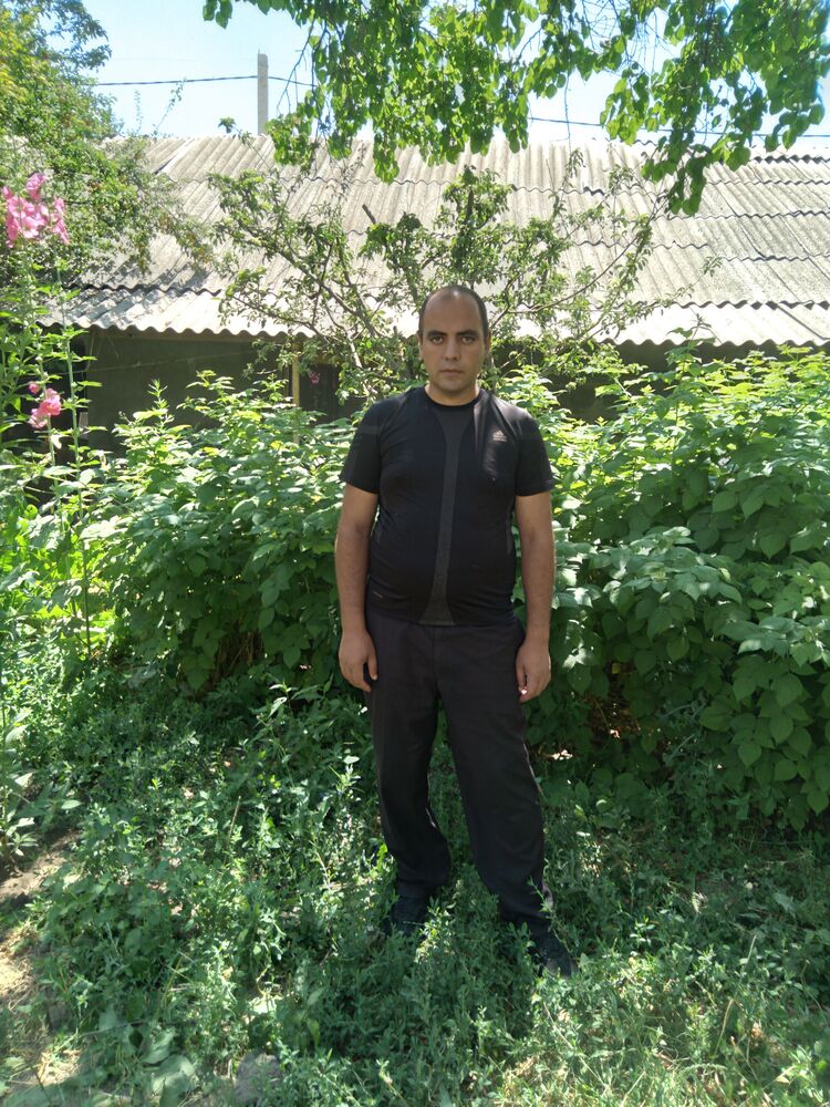  ,   Vahag, 38 ,   ,   