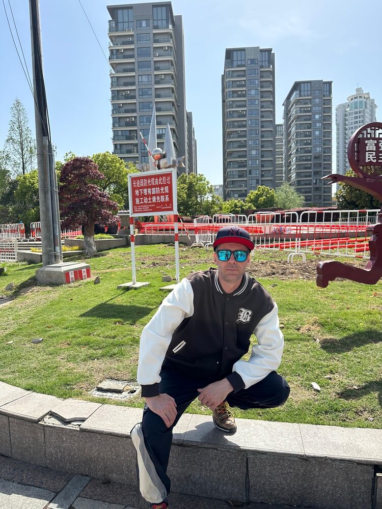  53203197  Sergei, 42 ,    