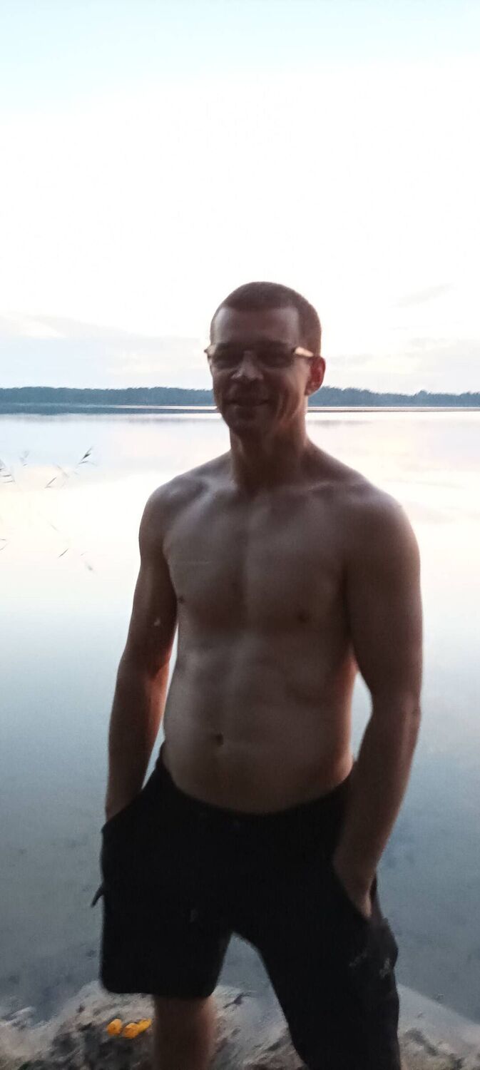  41202047  Aliaksandr, 33 ,    