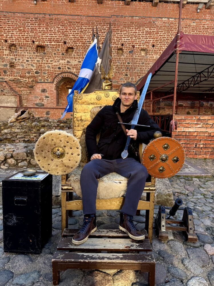  47129267  Pavel, 26 ,    