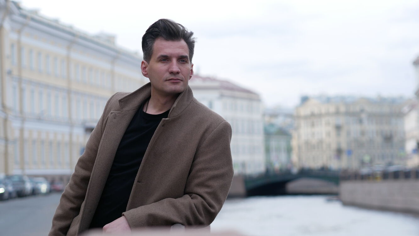  53832687  Roman, 37 ,    