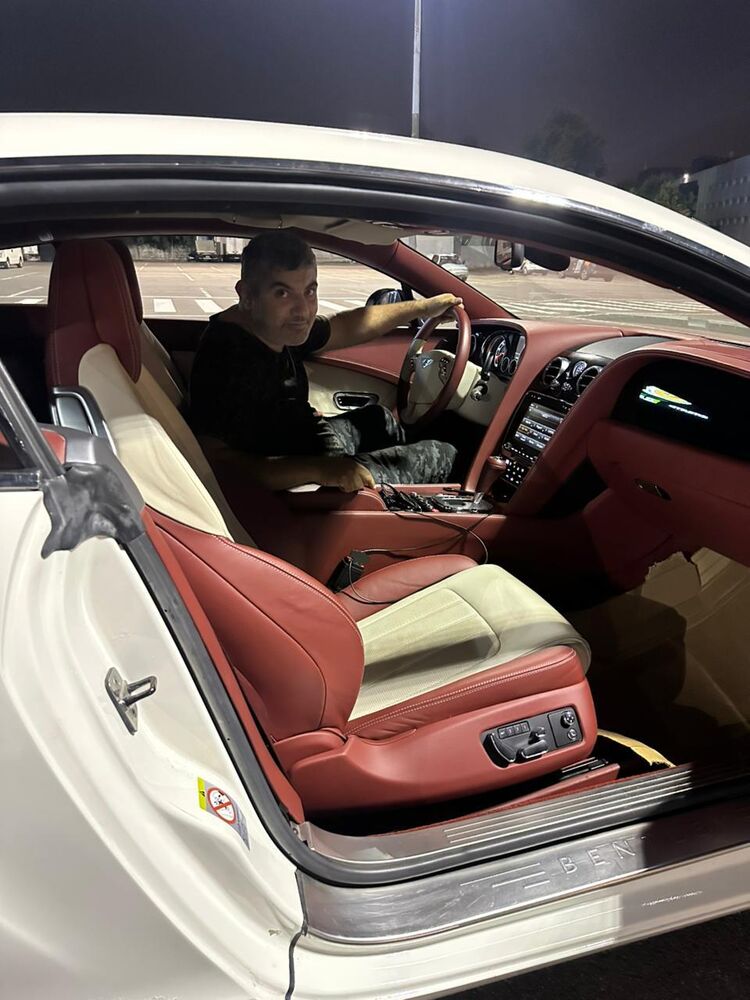  54246117  Arsho, 42 ,    