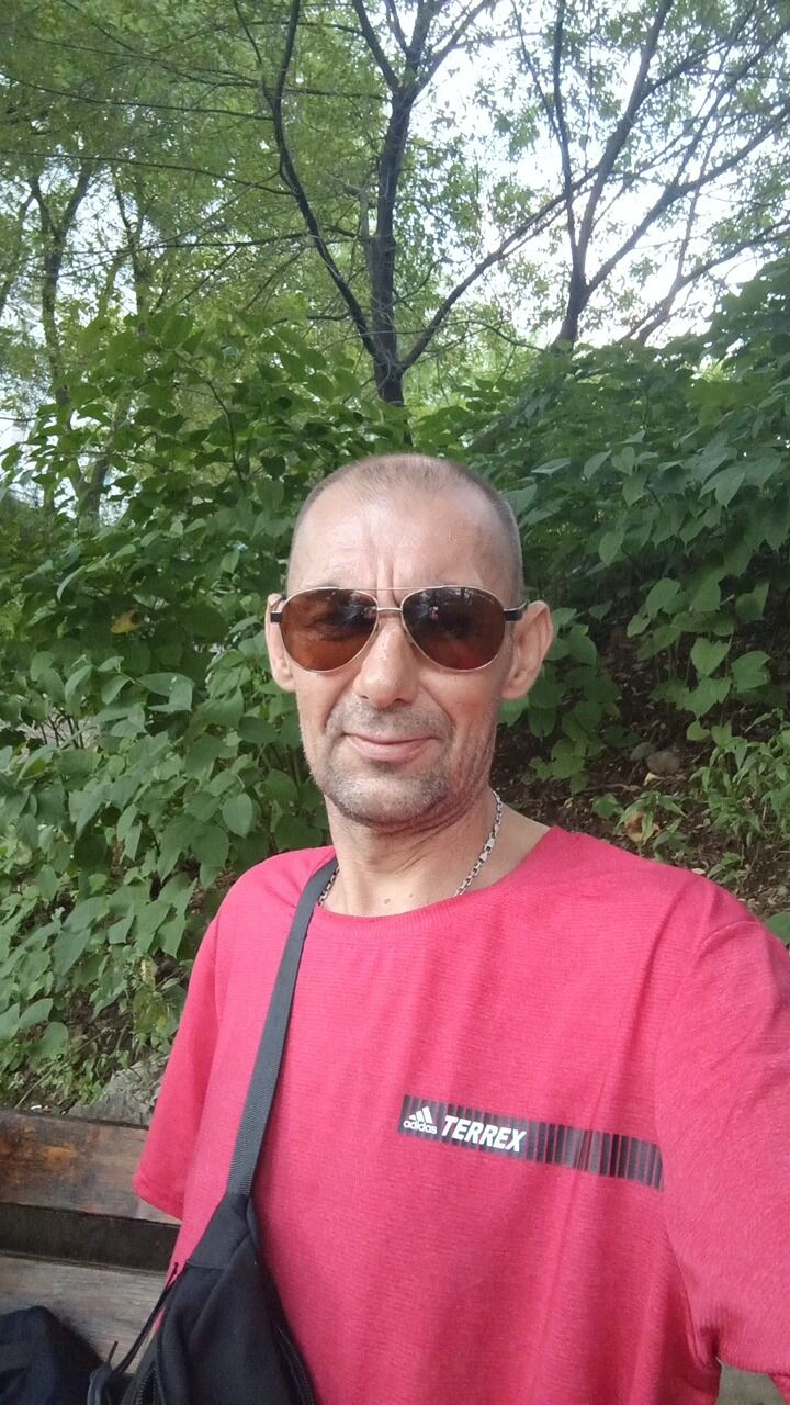  46708377  , 52 ,    