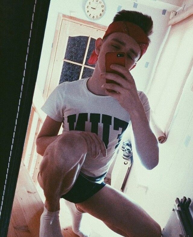  15304807  German, 25 ,    