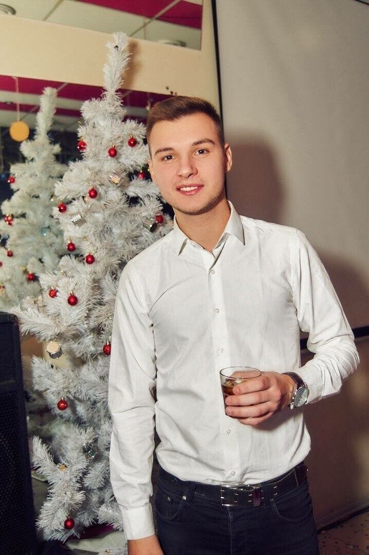  ,   Luis, 33 ,  