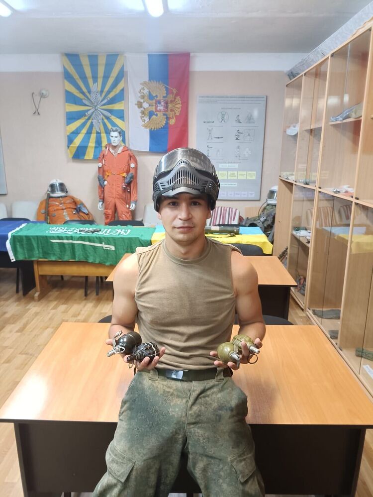  32597957  , 25 ,    
