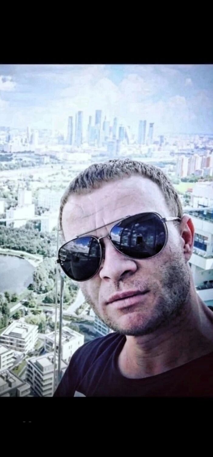  40042037  Kirill, 42 ,    --