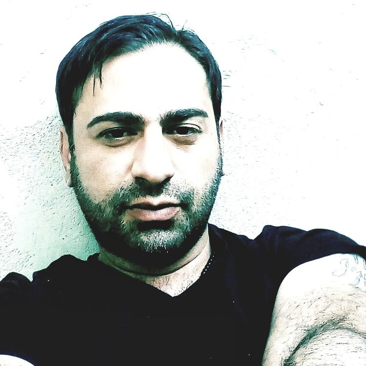  18757507  Irakli, 40 ,    