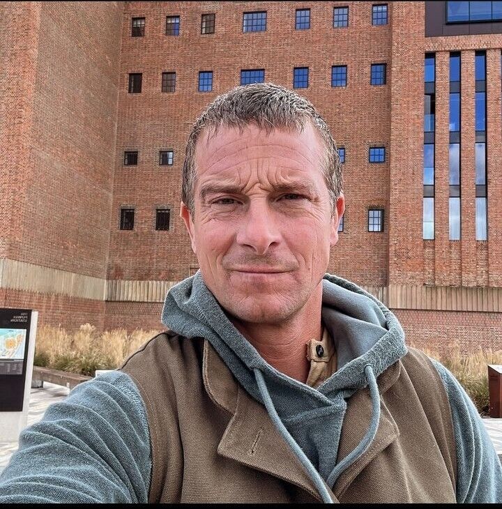  47091367  Bear Grylls, 49 ,    