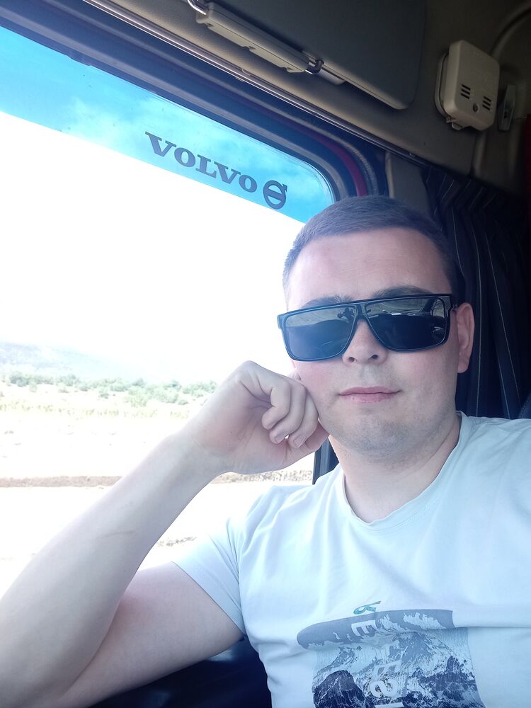  54580667  Petr, 30 ,    