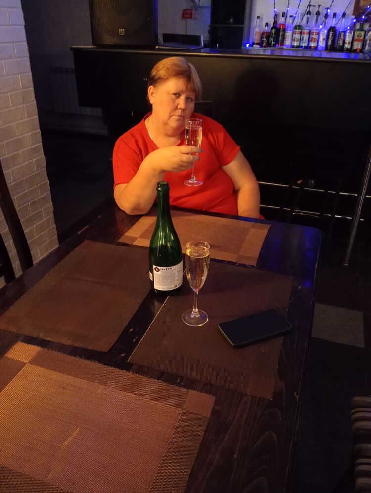  52855767  Elena, 48 ,    