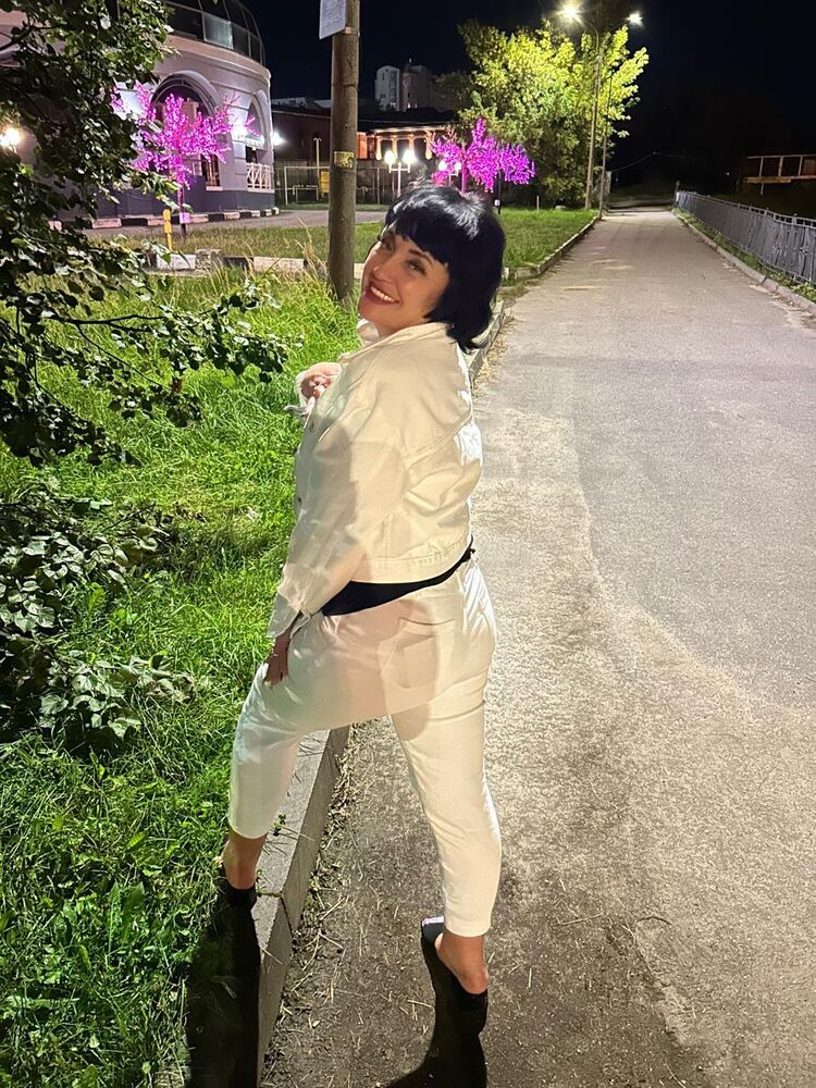  53162647  Emma, 47 ,    