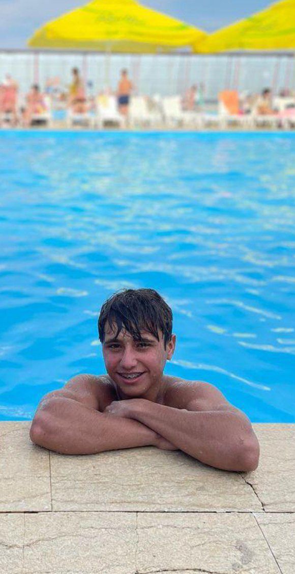  37511987  Cristian, 20 ,    