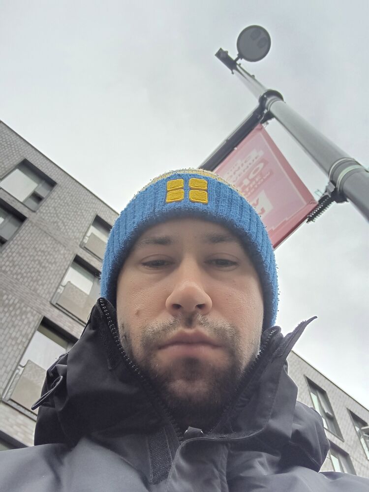  54323817  Nicolae, 27 ,    