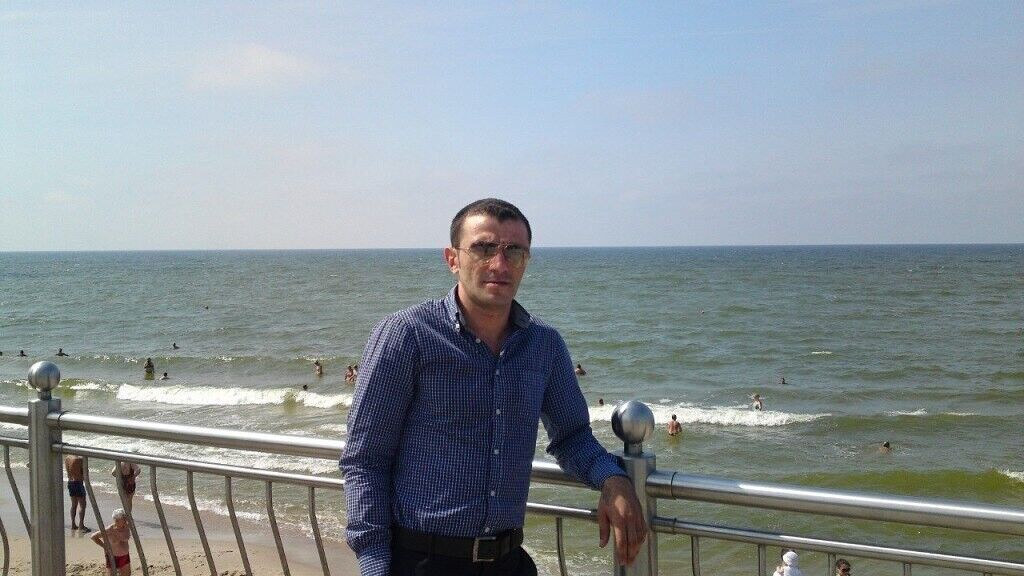  19938857  David, 39 ,    