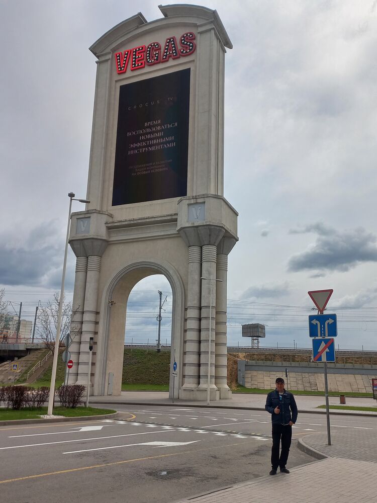  26351117  Jaxongir, 42 ,    