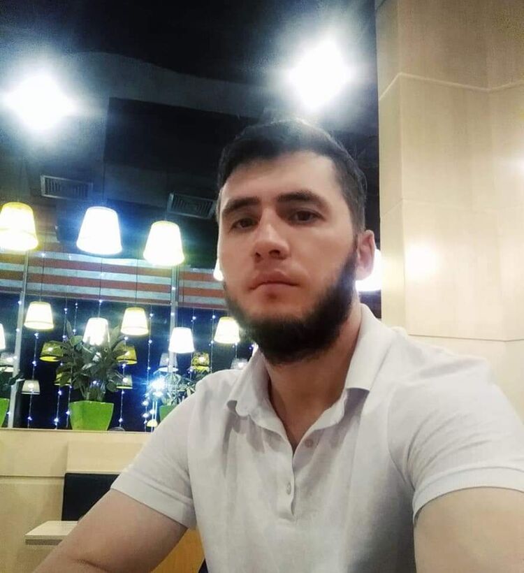  48926407  Artur, 32 ,    