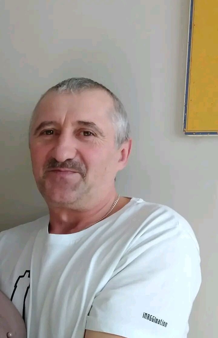 35946447  , 52 ,    