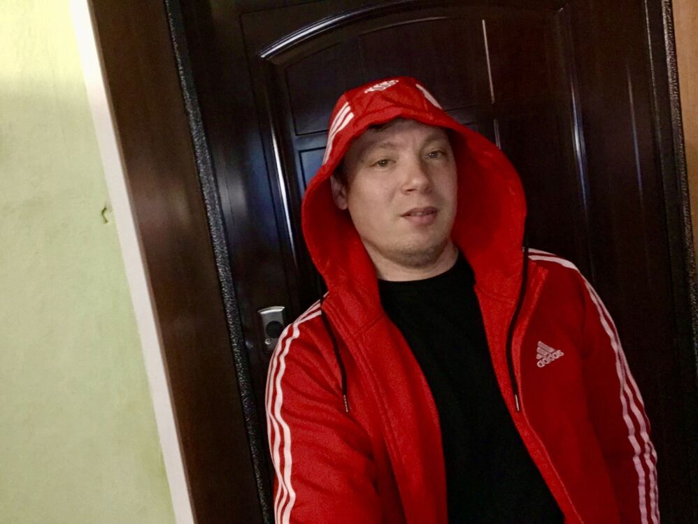  ,   Sergei, 42 ,   ,   , c , 