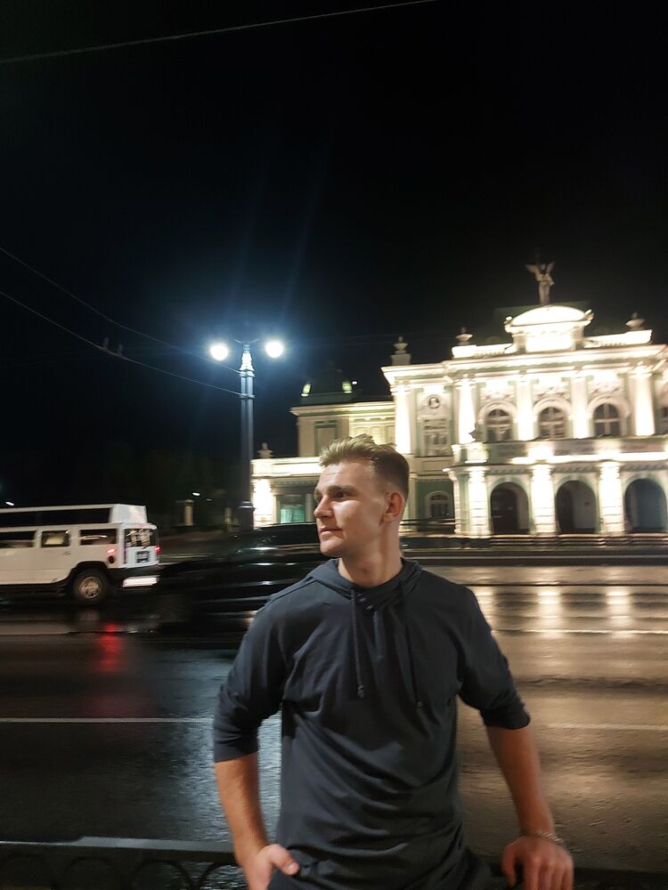  33398567  Nikola, 26 ,    