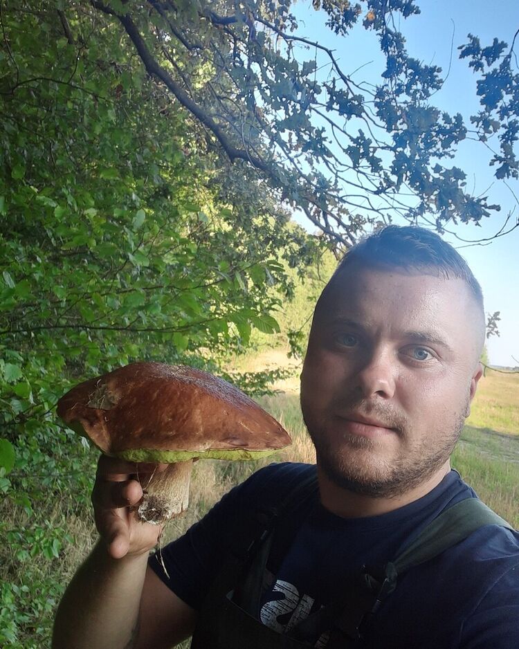  ,   Viktor, 30 ,   