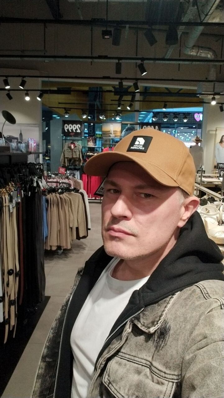 51759697  Andreas, 40 ,     