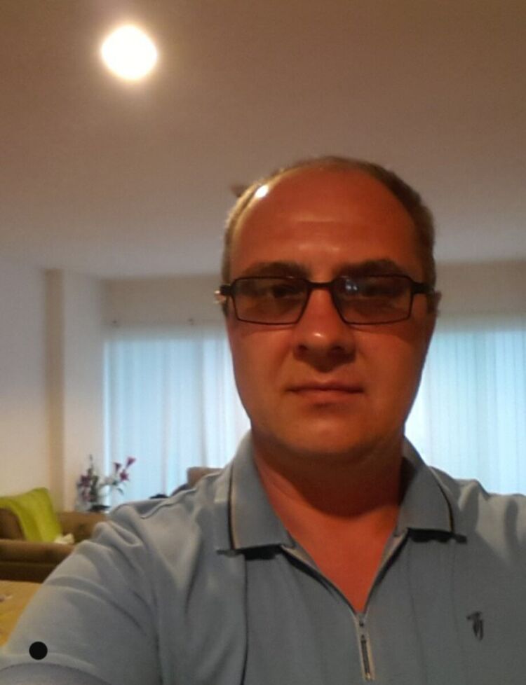  21826307  Alex, 52 ,    