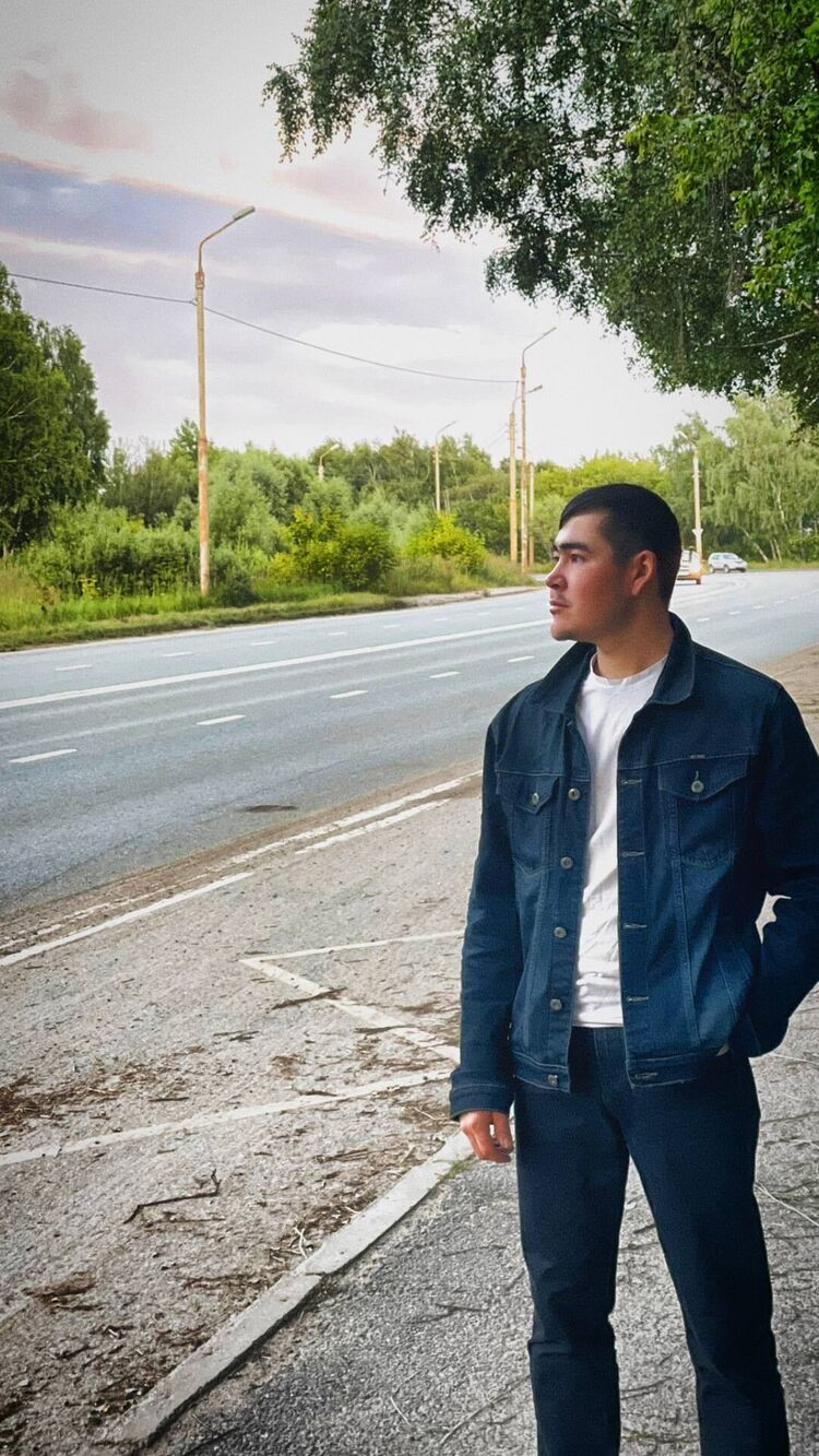  53319497  Bobur, 22 ,    