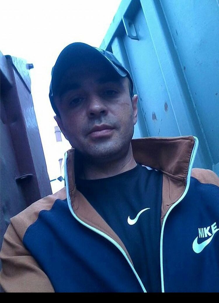  ,   Armen, 49 ,   ,   