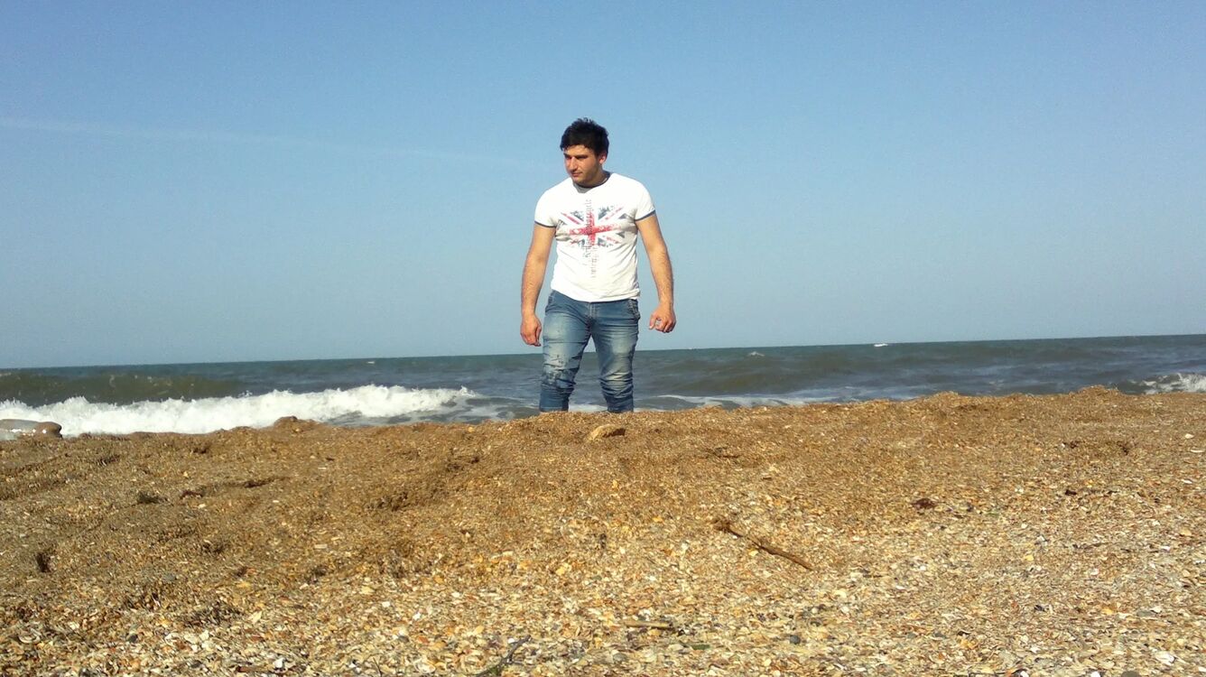 48748037  Farid, 31 ,    -