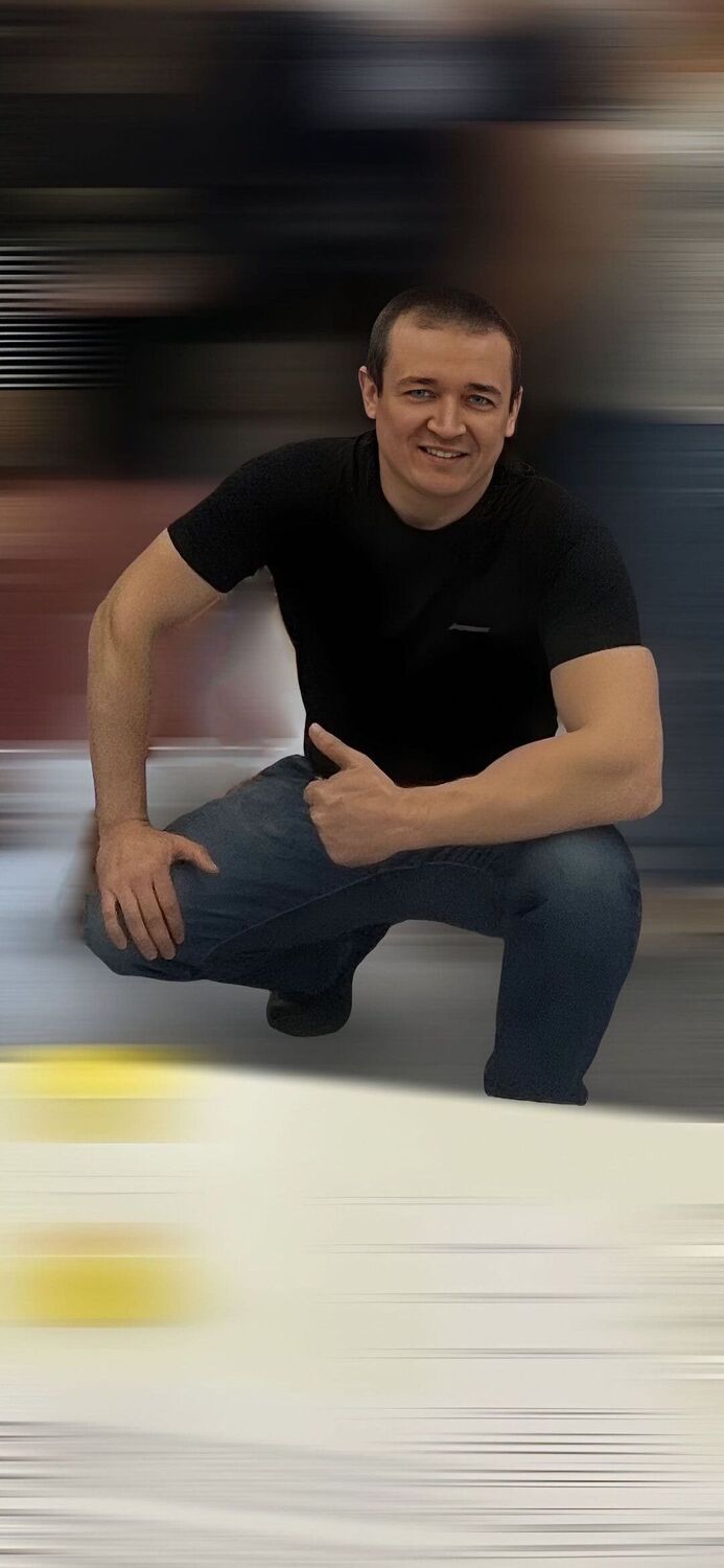  37269237  Vladimir, 40 ,    