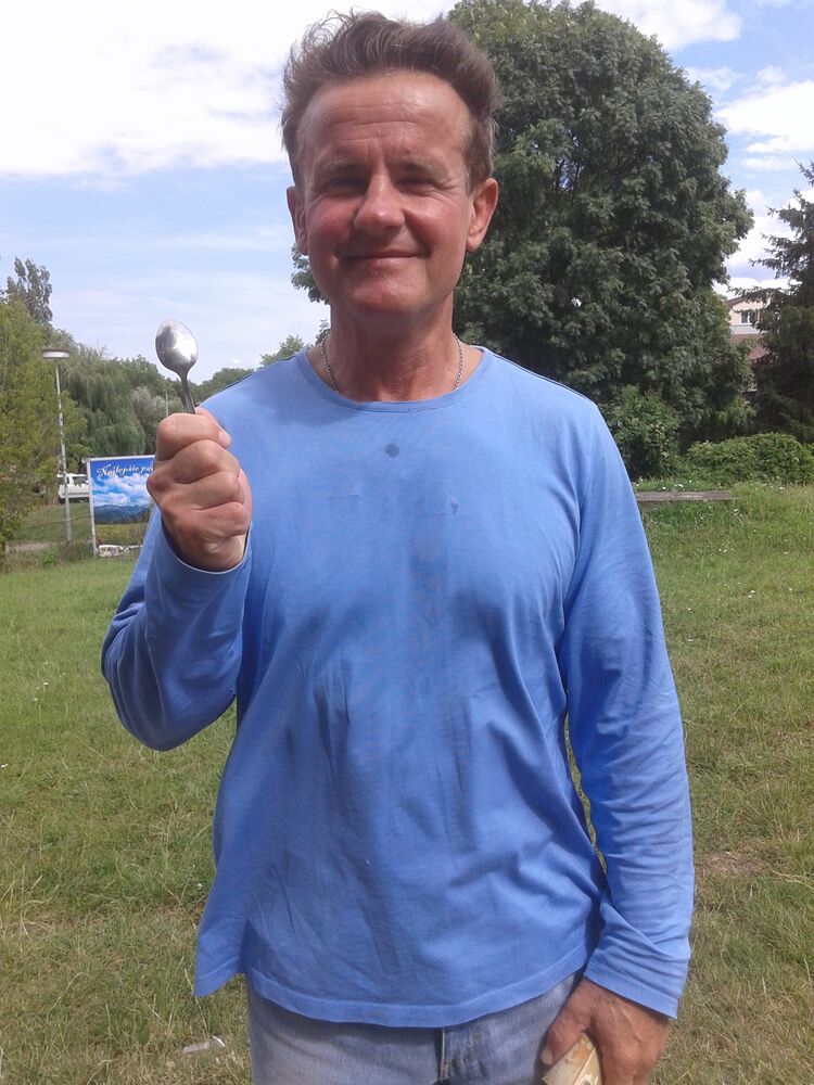  39350467  Juraj, 56 ,    