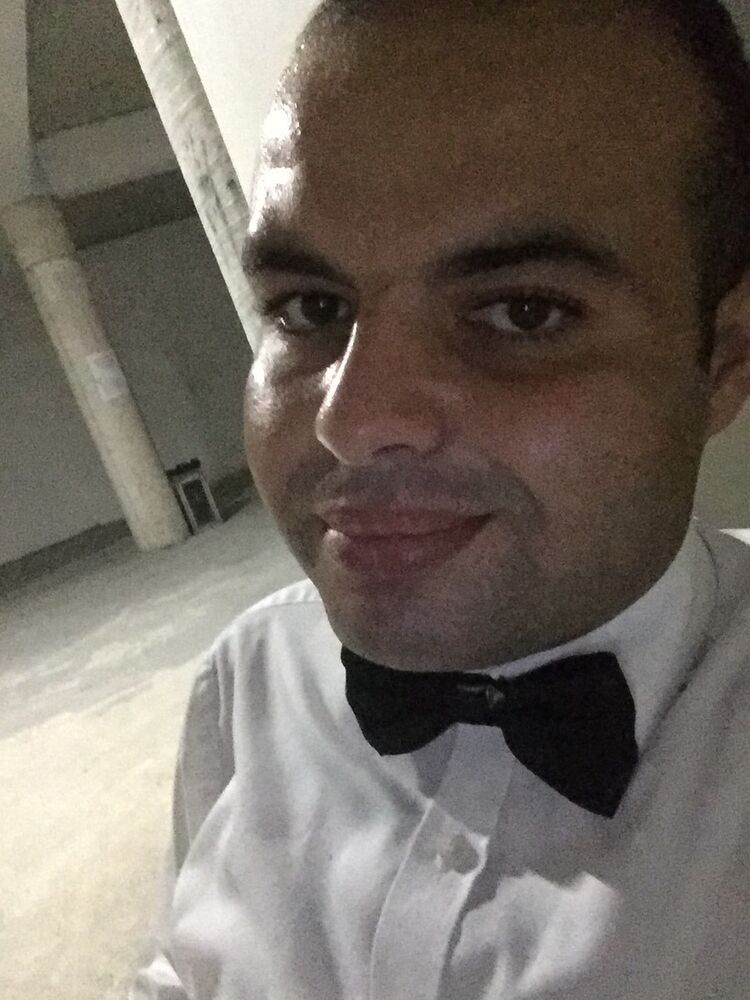  ,   Demis, 35 ,   ,   , c 