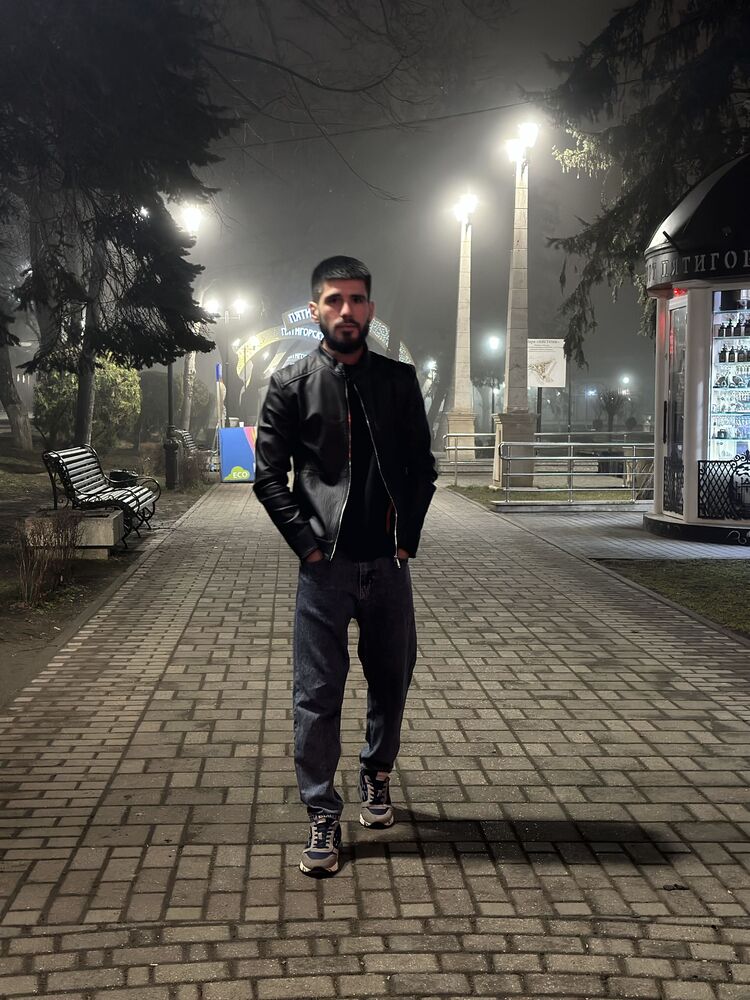  43835497  , 28 ,    