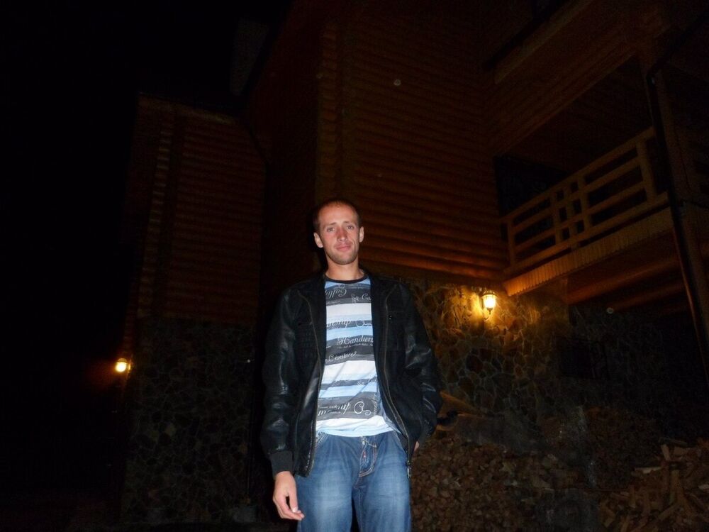  ,   Viktor, 39 ,   ,   