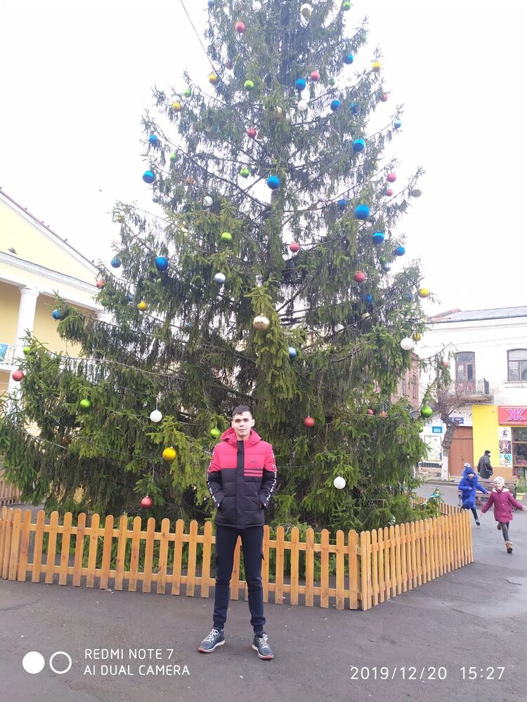  18571367  Leonid, 27 ,    