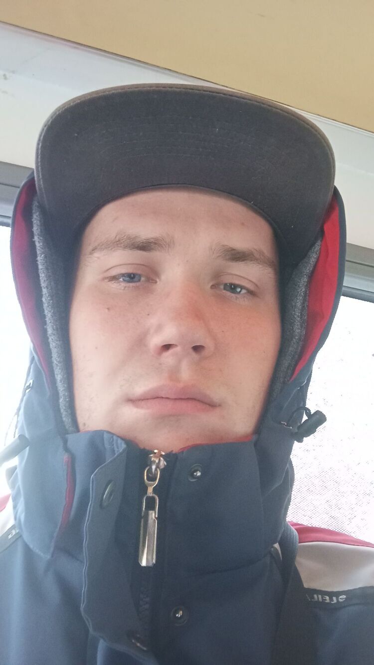  47055037  Denis, 25 ,    