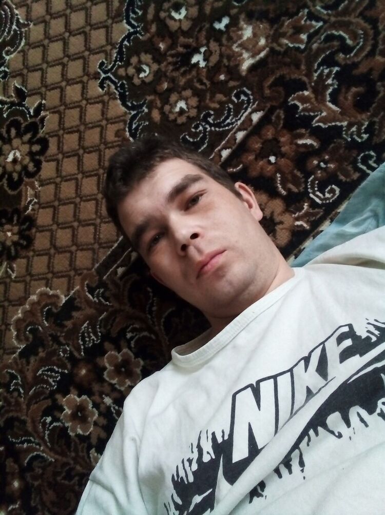  22524497  Viktor, 33 ,    