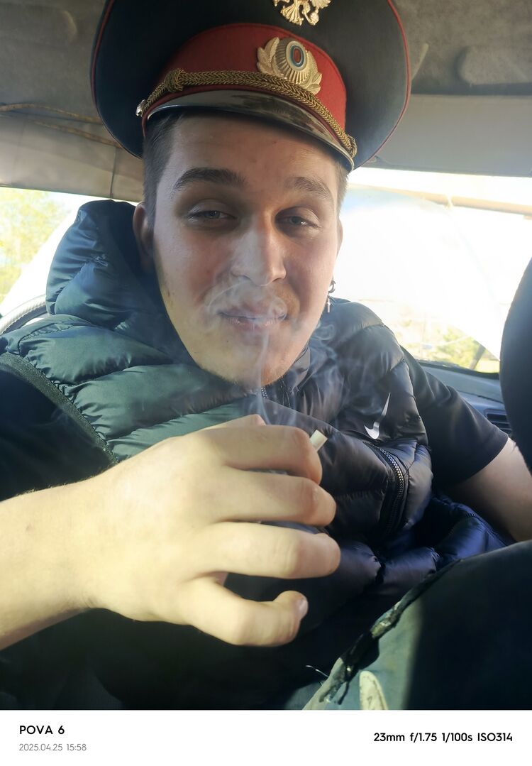  51152697  Viktor, 20 ,    