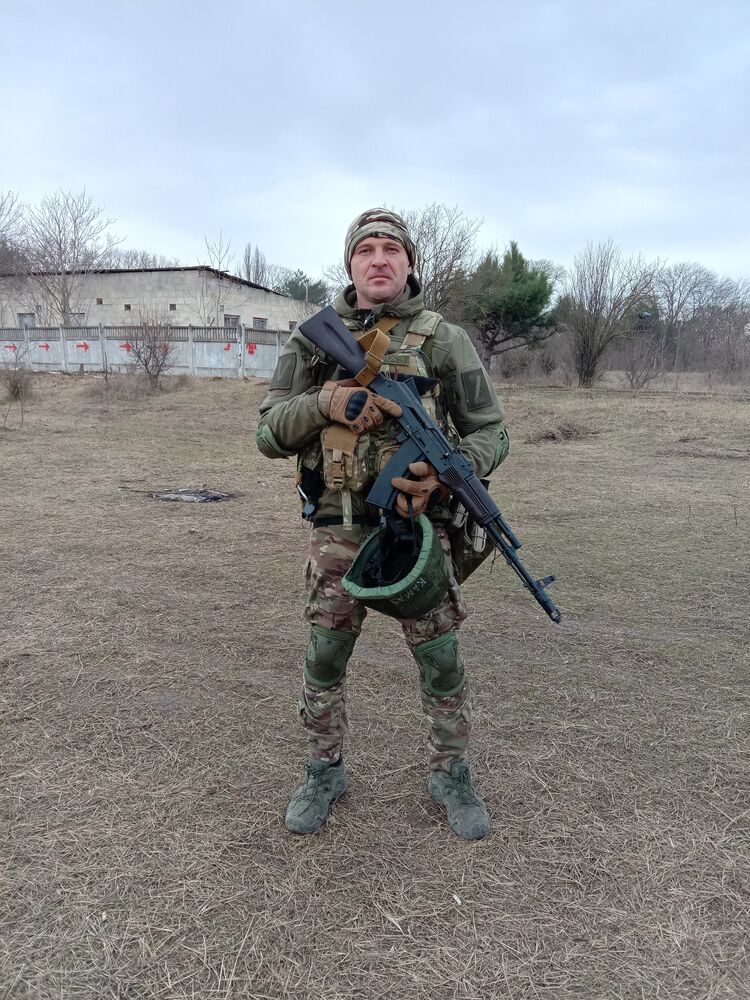  32152577  Dmitrij, 44 ,     